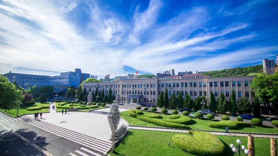 学校召开党委理论学习中心组（扩大）集体学习会  传达学习习近平总书记在辽宁考察时的重要讲话、重要指示精神和全省领导干部会议精神
